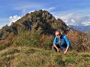 64 Autoscatto verso il versante sud di Castel Regina appena disceso